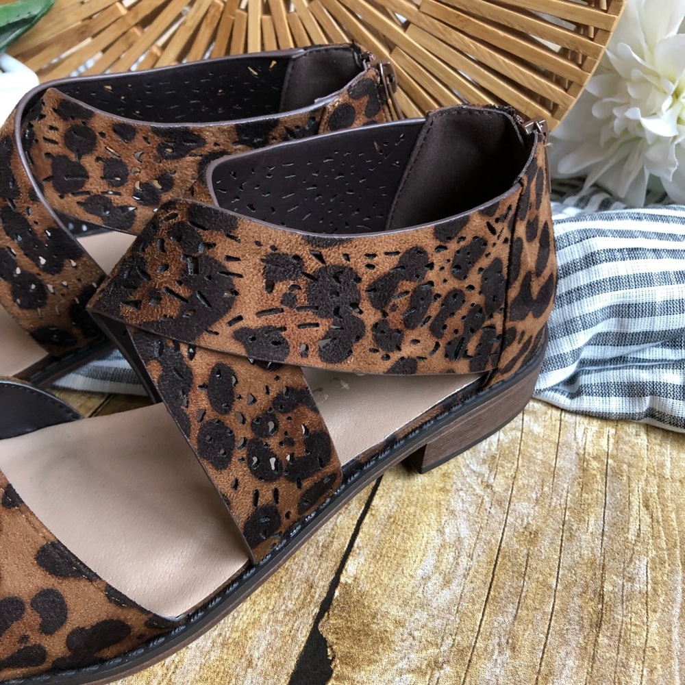 New! Leopard Criss Cross Flats with Zipper - Picture 6 of 8
